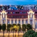 Stylish Apartment Near Old Town